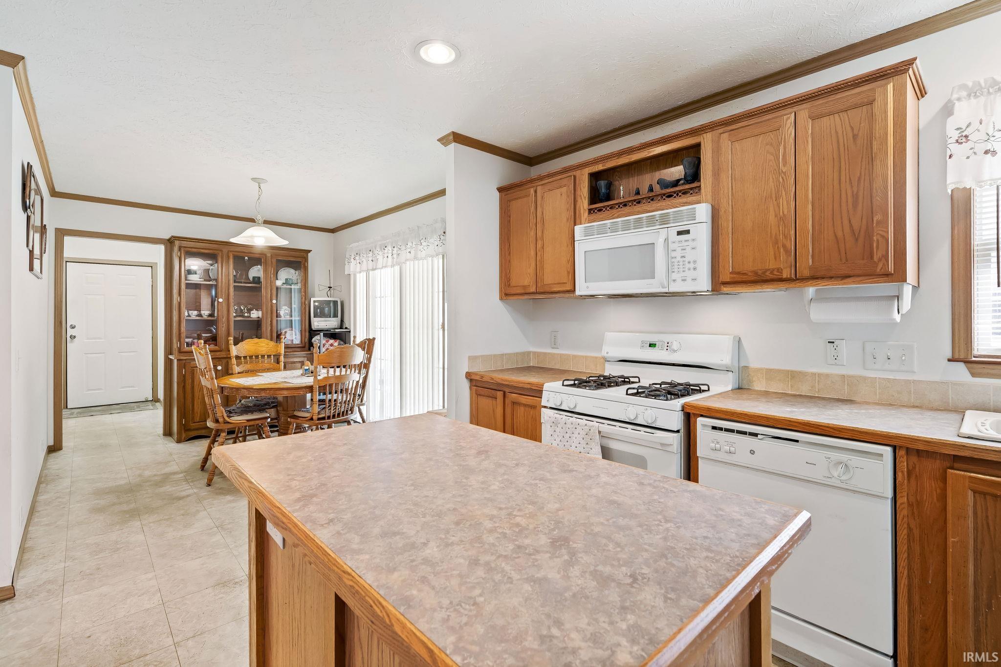 193 West Levi Lee Road Warsaw, IN 46582 - Photo 6 of 21 Gallery Image 6