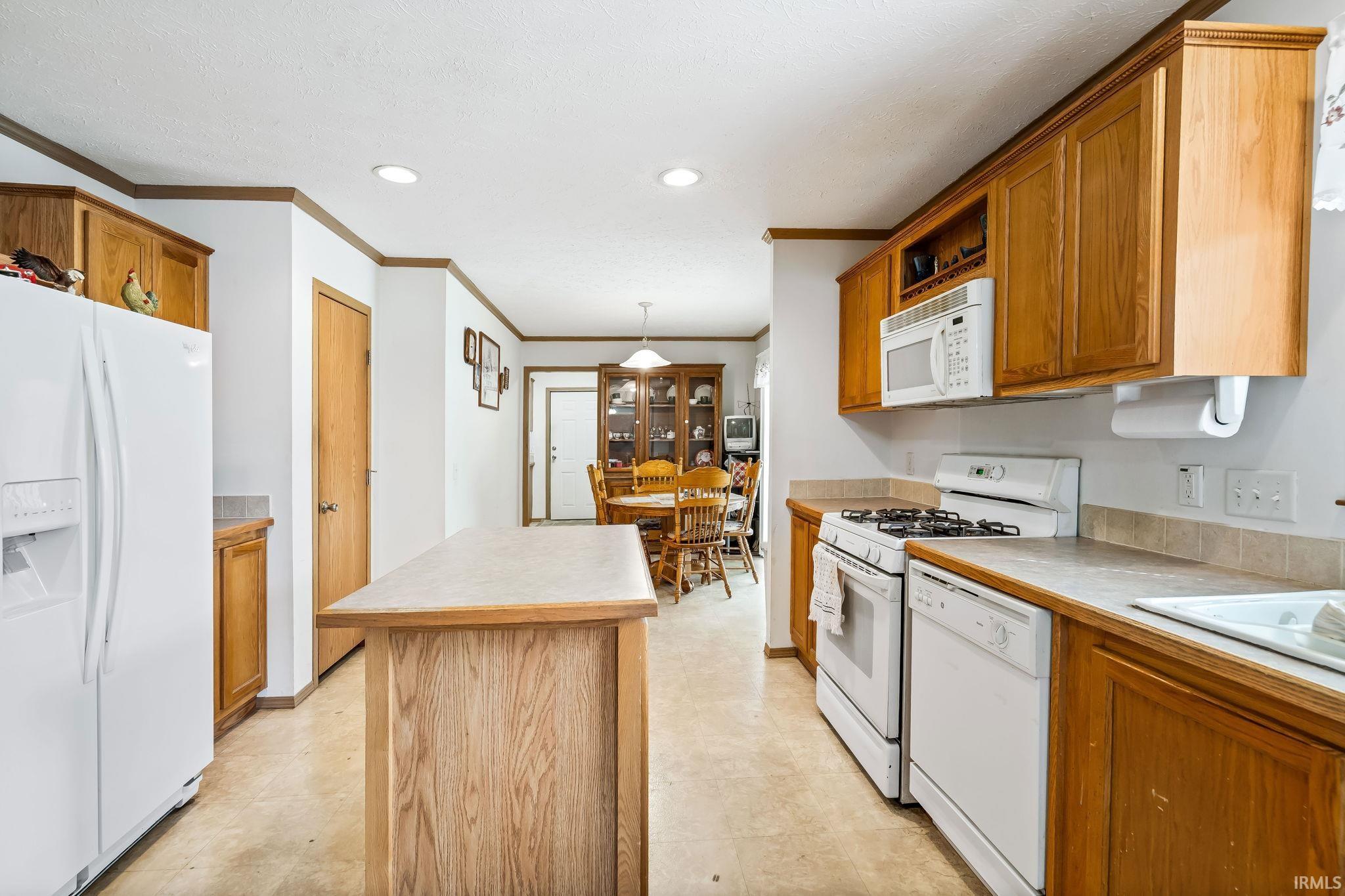 193 West Levi Lee Road Warsaw, IN 46582 - Photo 7 of 21 Gallery Image 7