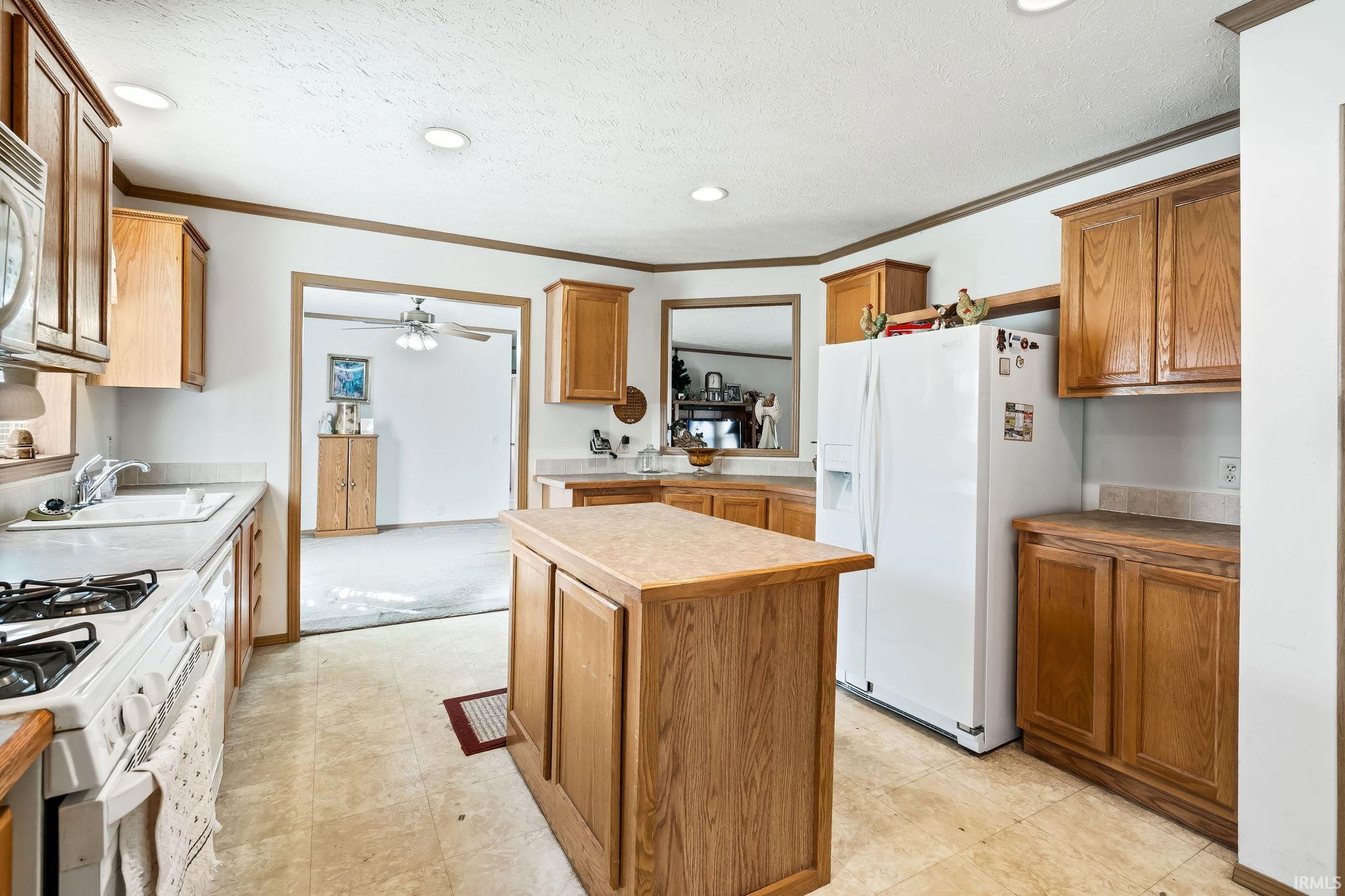 193 West Levi Lee Road Warsaw, IN 46582 - Photo 8 of 21 Gallery Image 8