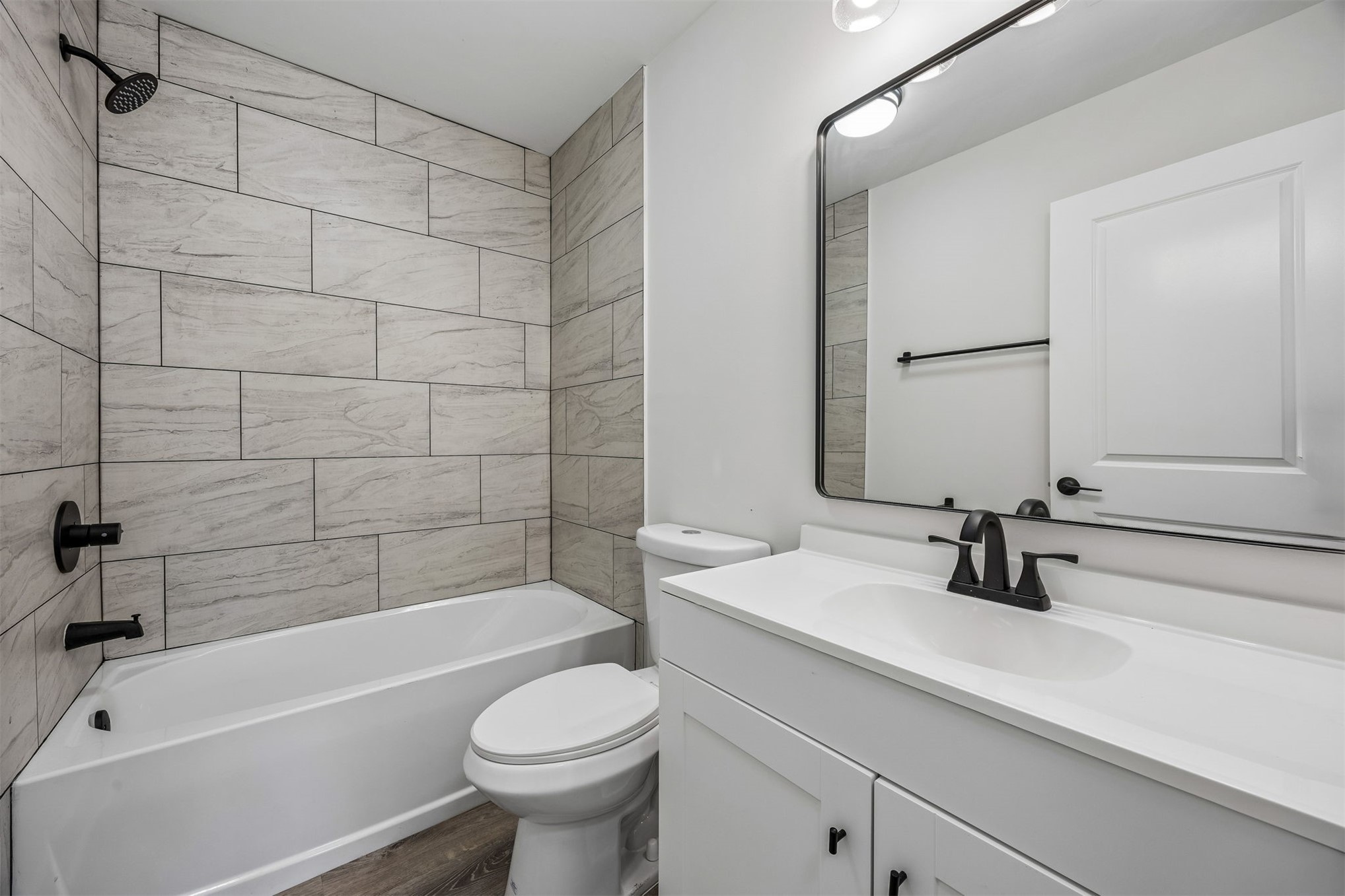 552 Sunset Road Fernandina Beach, FL 32034 - Photo 16 of 23 a bathroom with a sink a toilet and bathtub