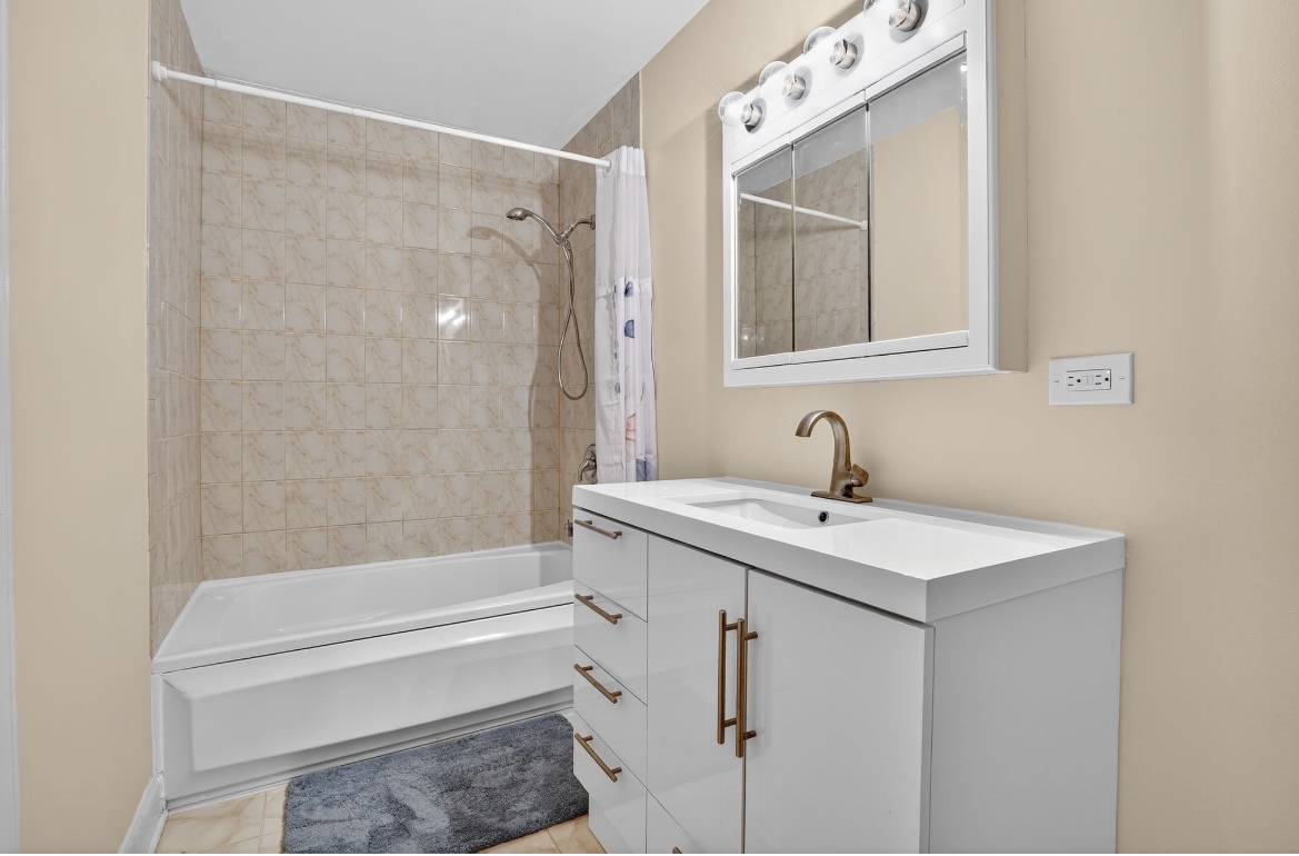 4953 South Michigan Avenue, Unit 7 Chicago, IL 60615 - Photo 11 of 13 a bathroom with a sink a toilet and shower