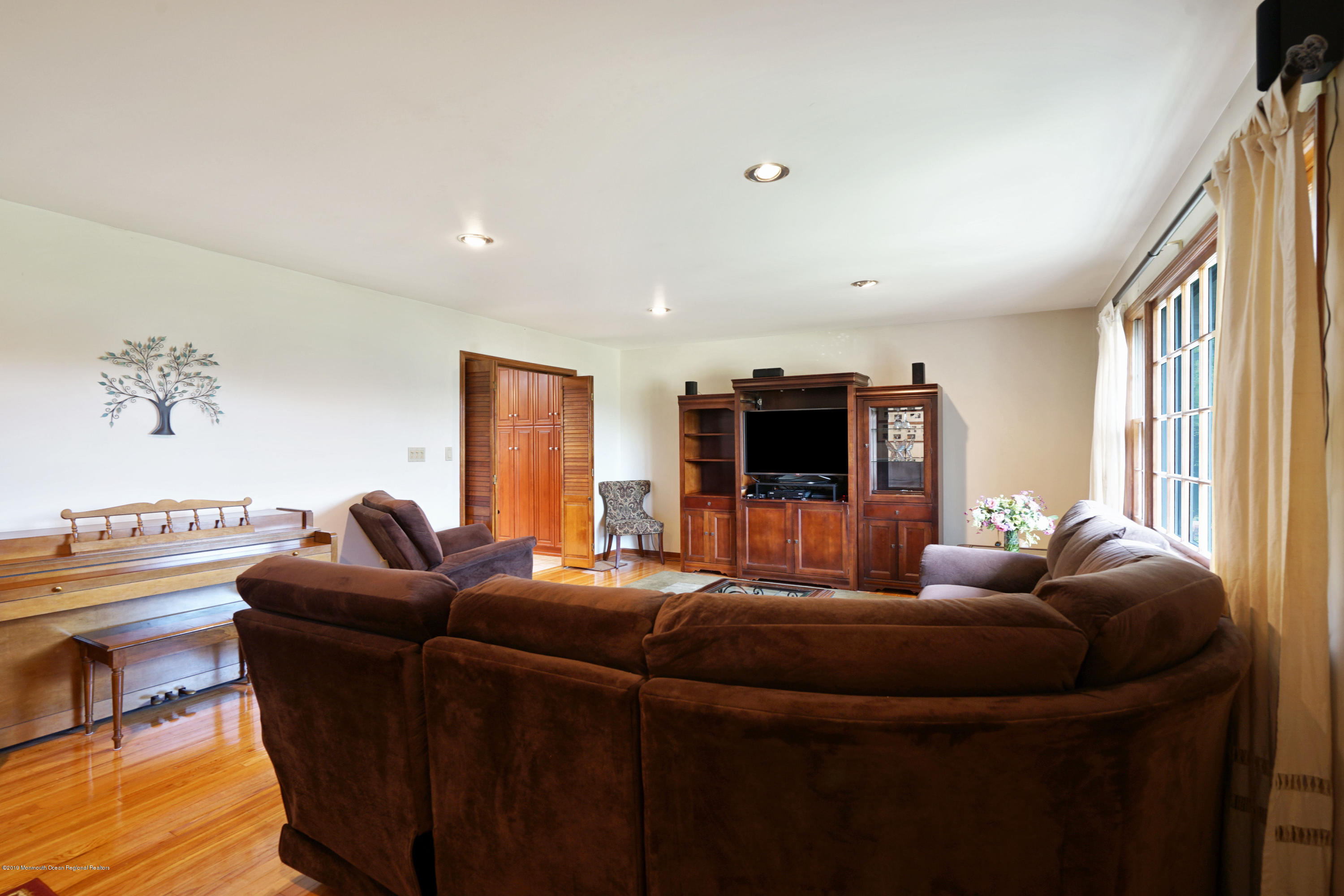 432 East Freehold Road Freehold, NJ 07728 - Photo 6 of 33 013_dsc04155-dsc04159