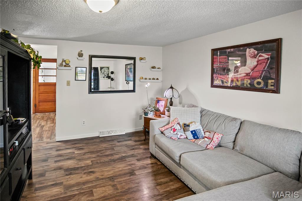 150 Maple Carrollton, IL 62016 - Photo 11 of 32