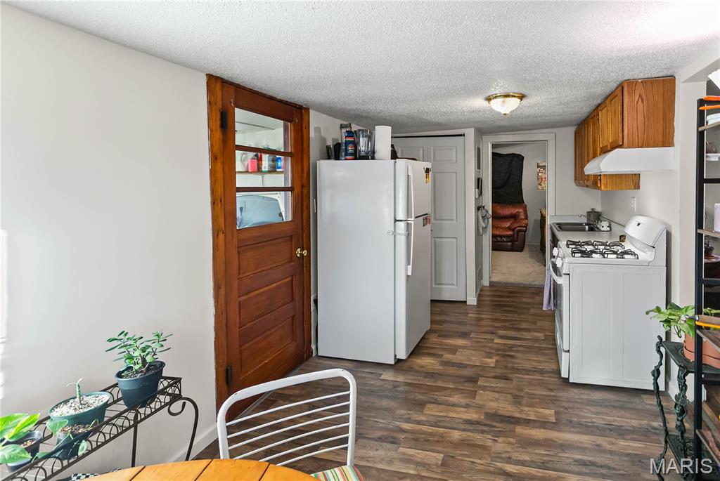 150 Maple Carrollton, IL 62016 - Photo 13 of 32