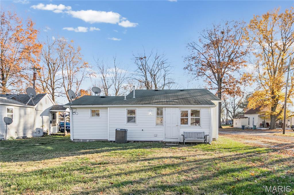 150 Maple Carrollton, IL 62016 - Photo 28 of 32