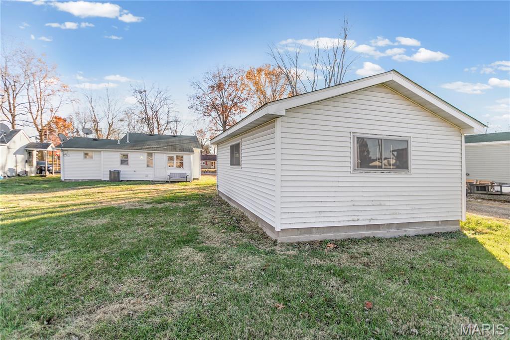 150 Maple Carrollton, IL 62016 - Photo 4 of 32