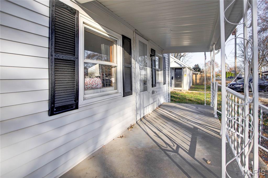 150 Maple Carrollton, IL 62016 - Photo 7 of 32