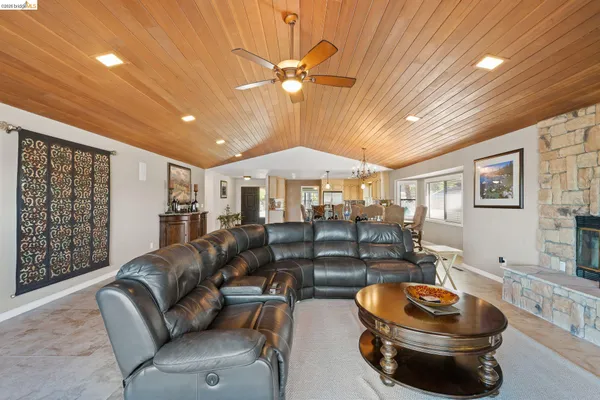 $1,250,000 | 5621 Starboard Drive, Discovery Bay, CA 94505
