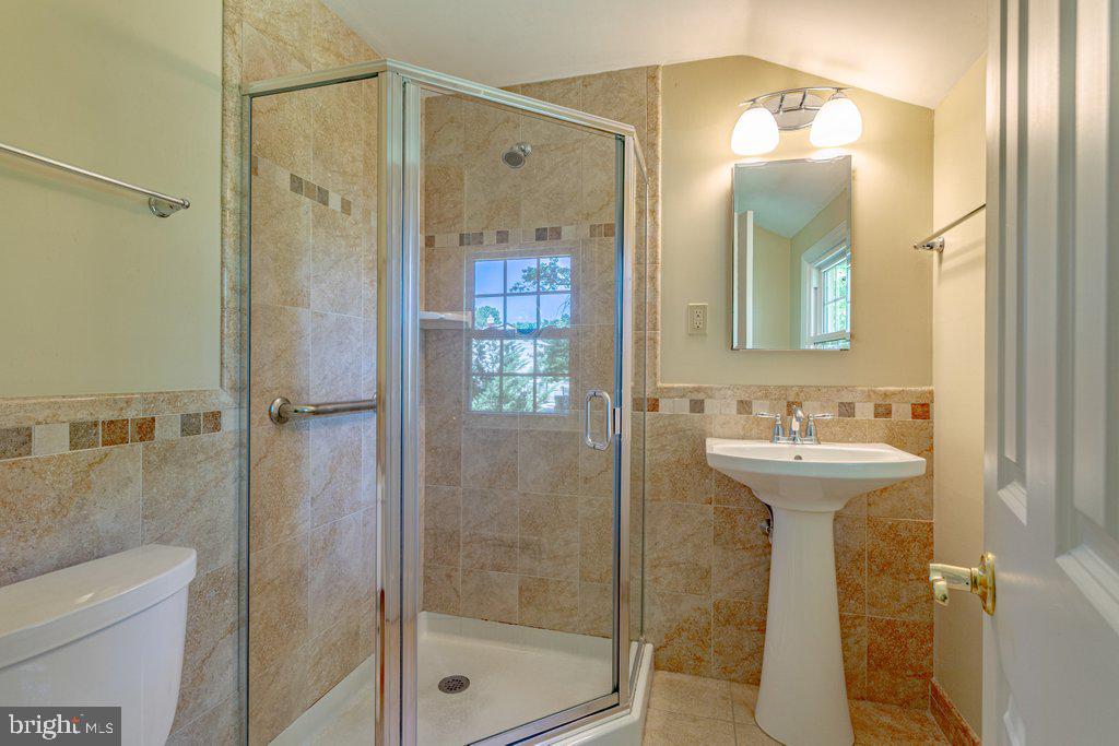 324 Wayland Road Cherry Hill, NJ 08034 - Photo 21 of 28 a bathroom with a shower sink and mirror