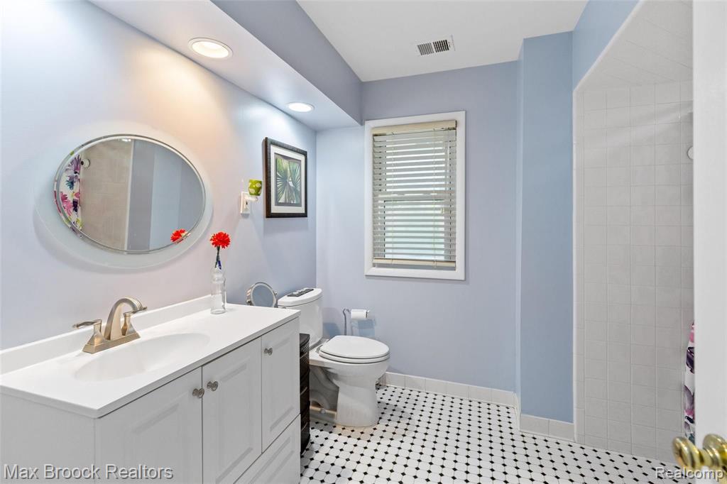 20635 West 13 Mile Road Franklin, MI 48025 - Photo 17 of 38