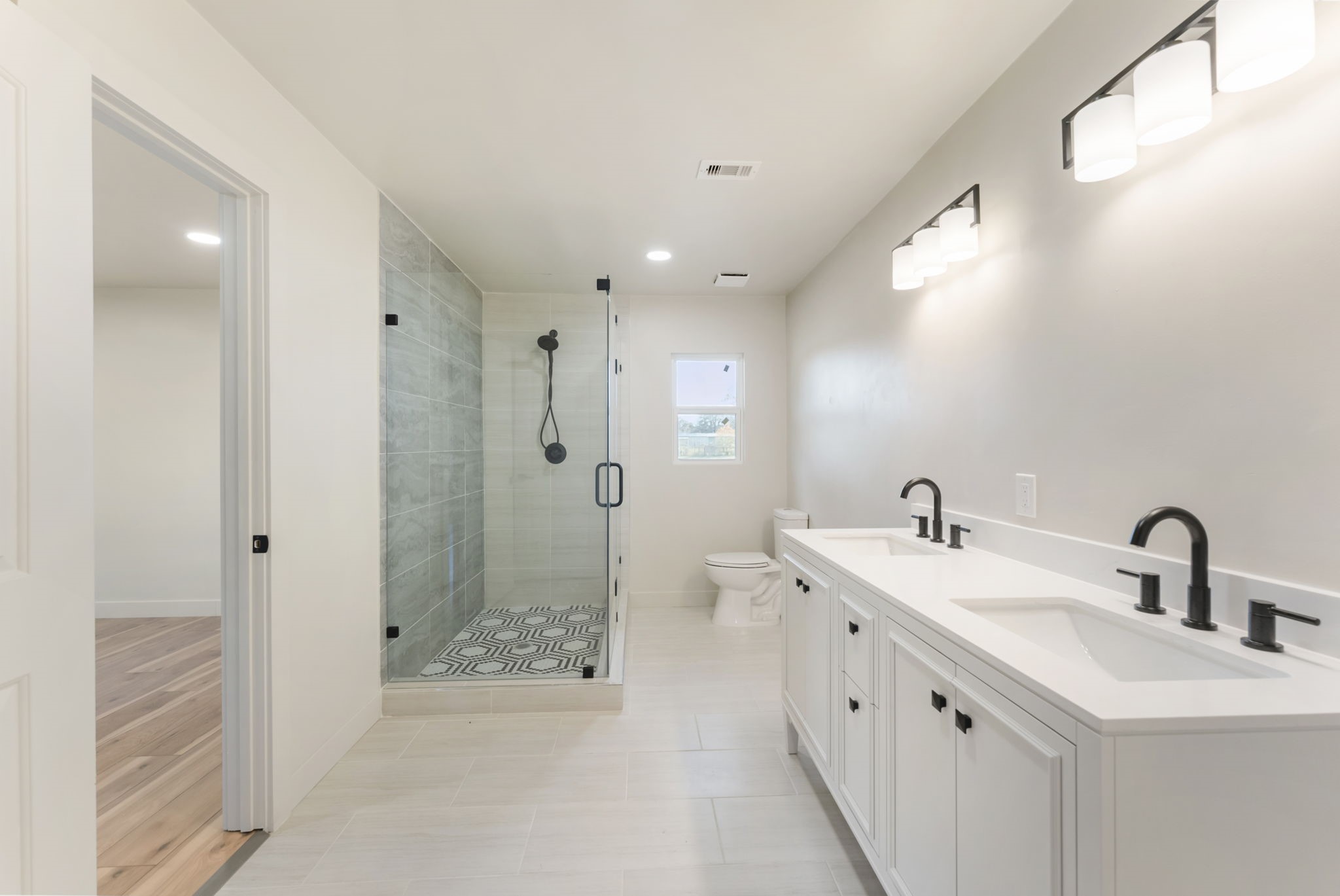 24521 Magnolia Road Hockley, TX 77447 - Photo 15 of 50 Fully remodeled bathroom