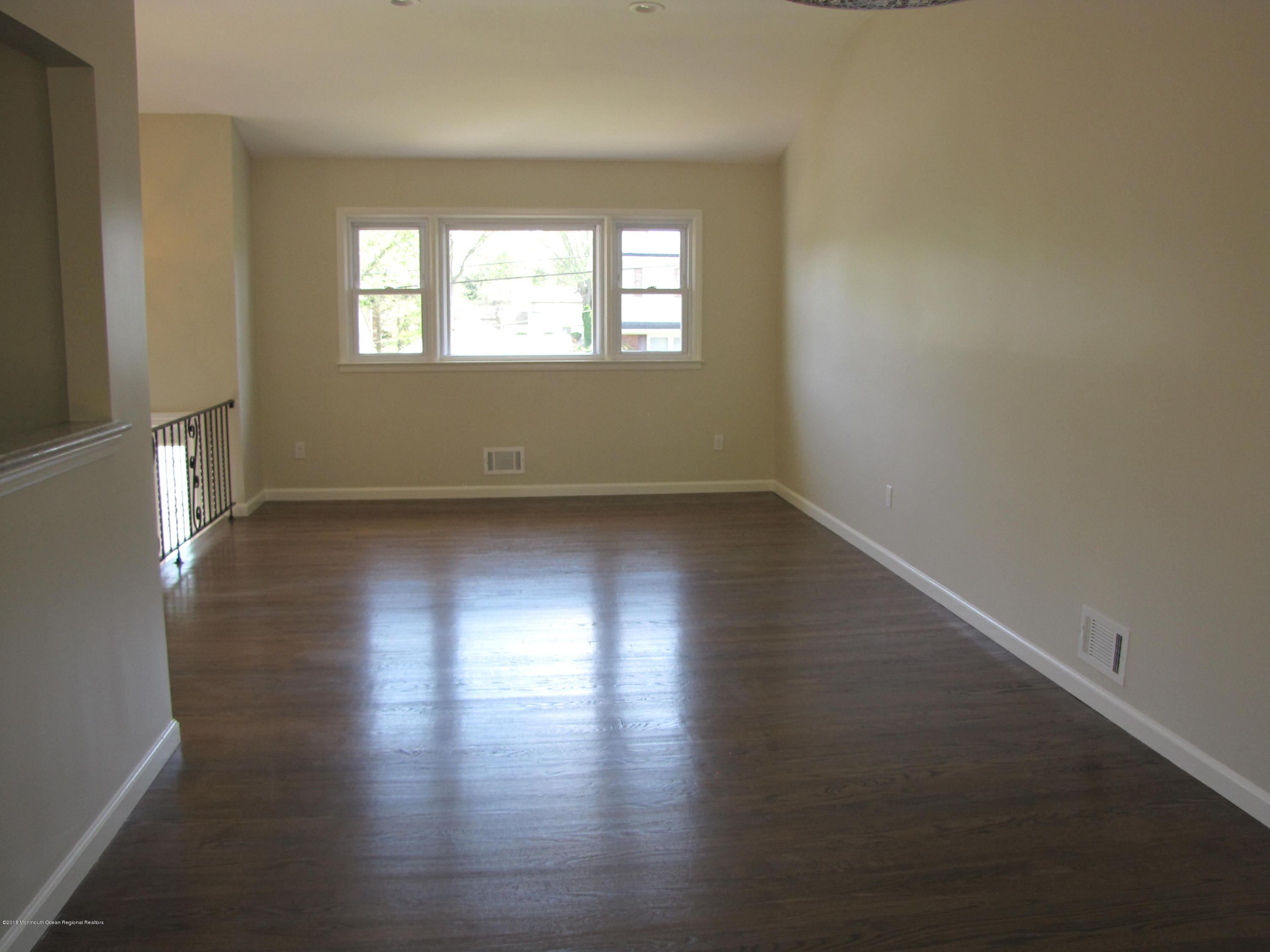 10 Westbrook Road Howell, NJ 07731 - Photo 3 of 32 075