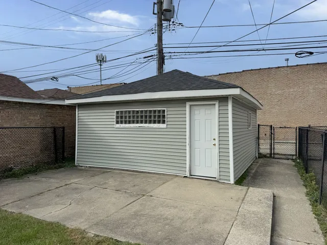 a view of a garage