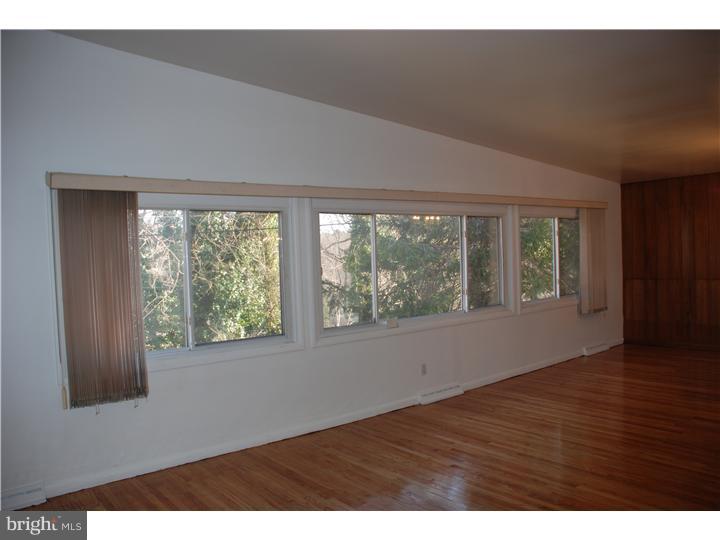 7784 Green Valley Road Wyncote, PA 19095 - Photo 3 of 19 Living Room