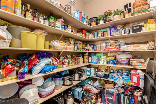 $750,000 | 2012 Canvas Edge Drive, Henderson, NV 89044