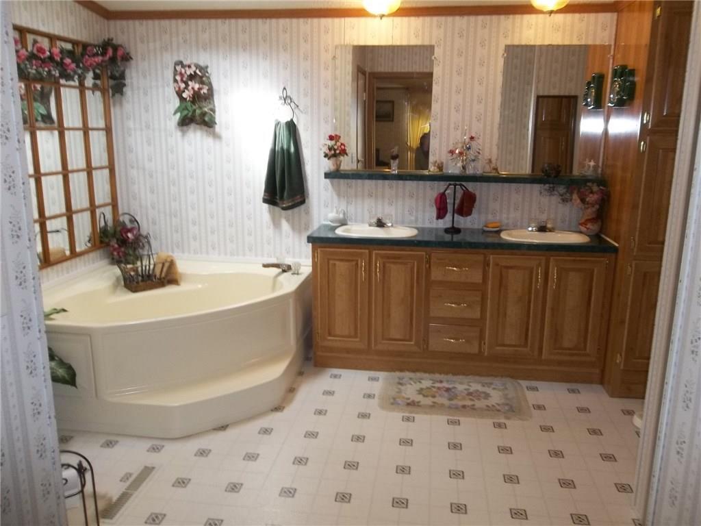 233 Sproul Hill Road Bristol, ME 04539 - Photo 5 of 17 Master Bath, also has shower.