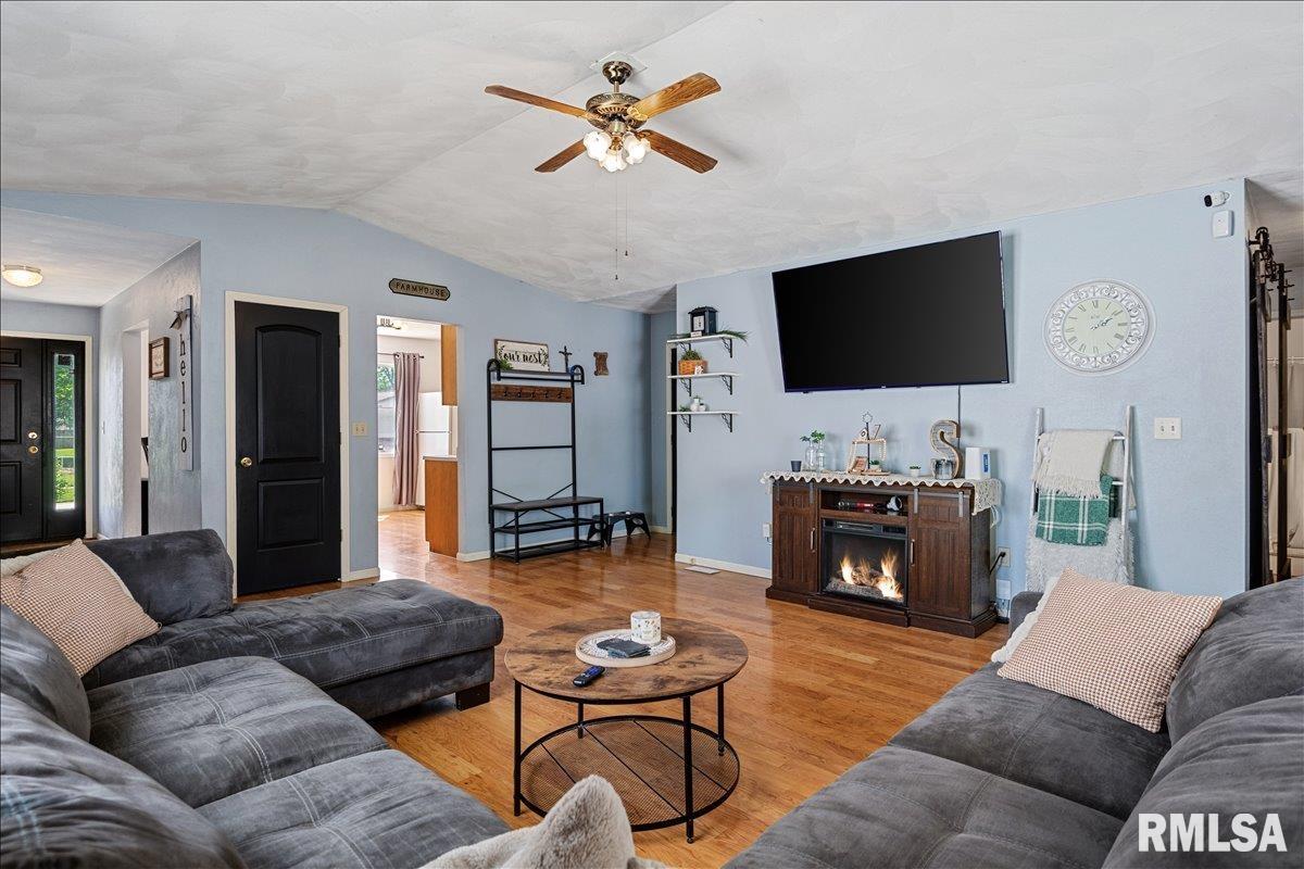 2905 Sutherland Road Springfield, IL 62702 - Photo 4 of 22