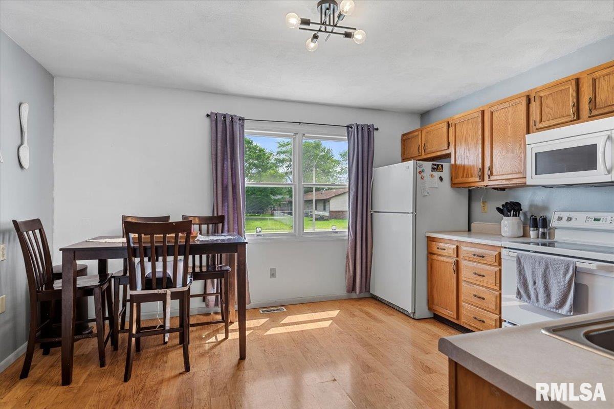2905 Sutherland Road Springfield, IL 62702 - Photo 7 of 22