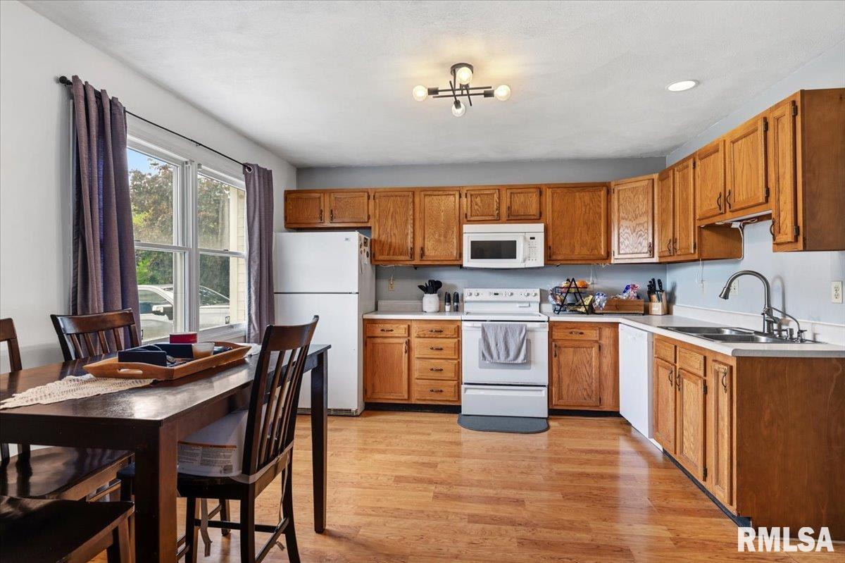 2905 Sutherland Road Springfield, IL 62702 - Photo 8 of 22
