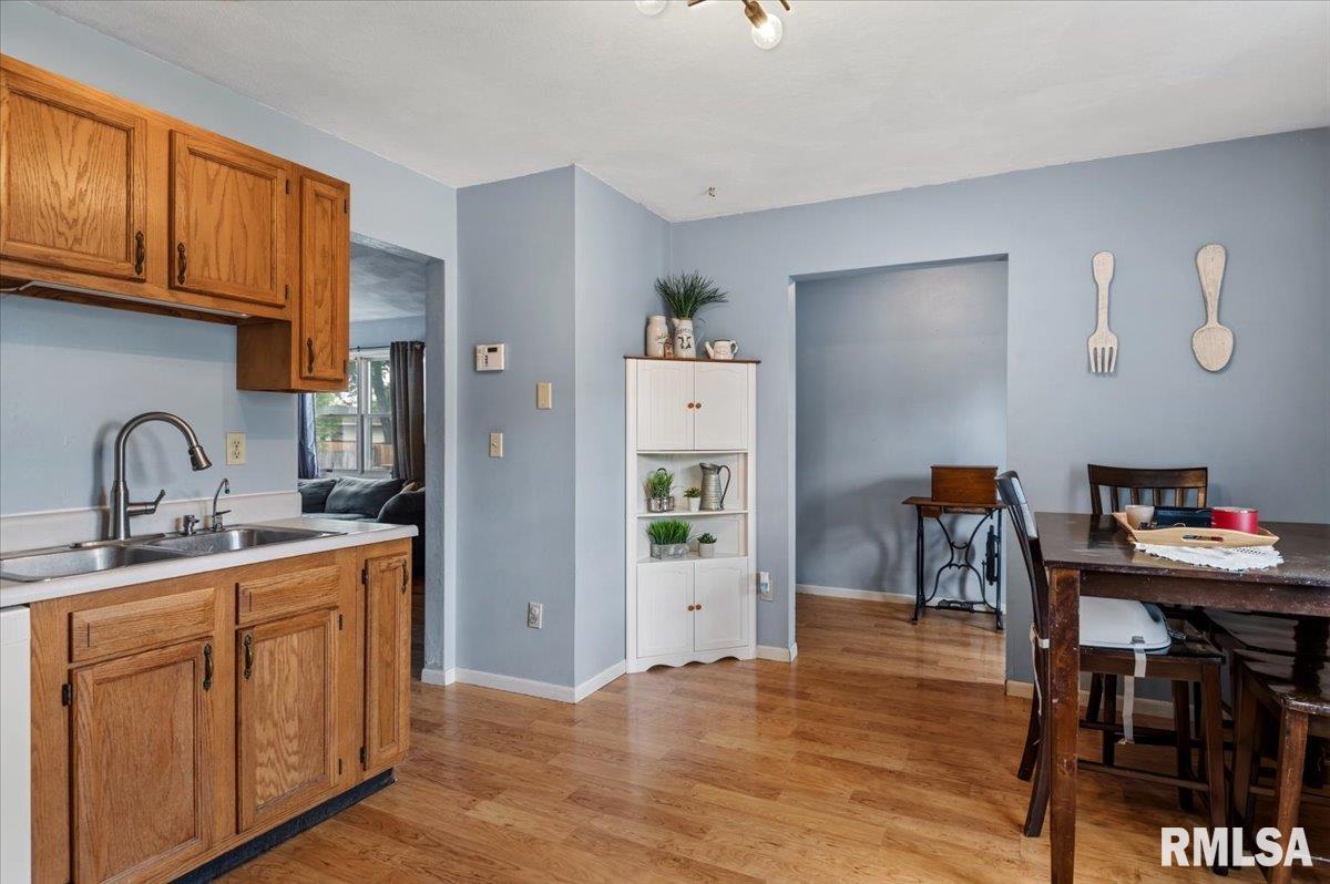 2905 Sutherland Road Springfield, IL 62702 - Photo 9 of 22