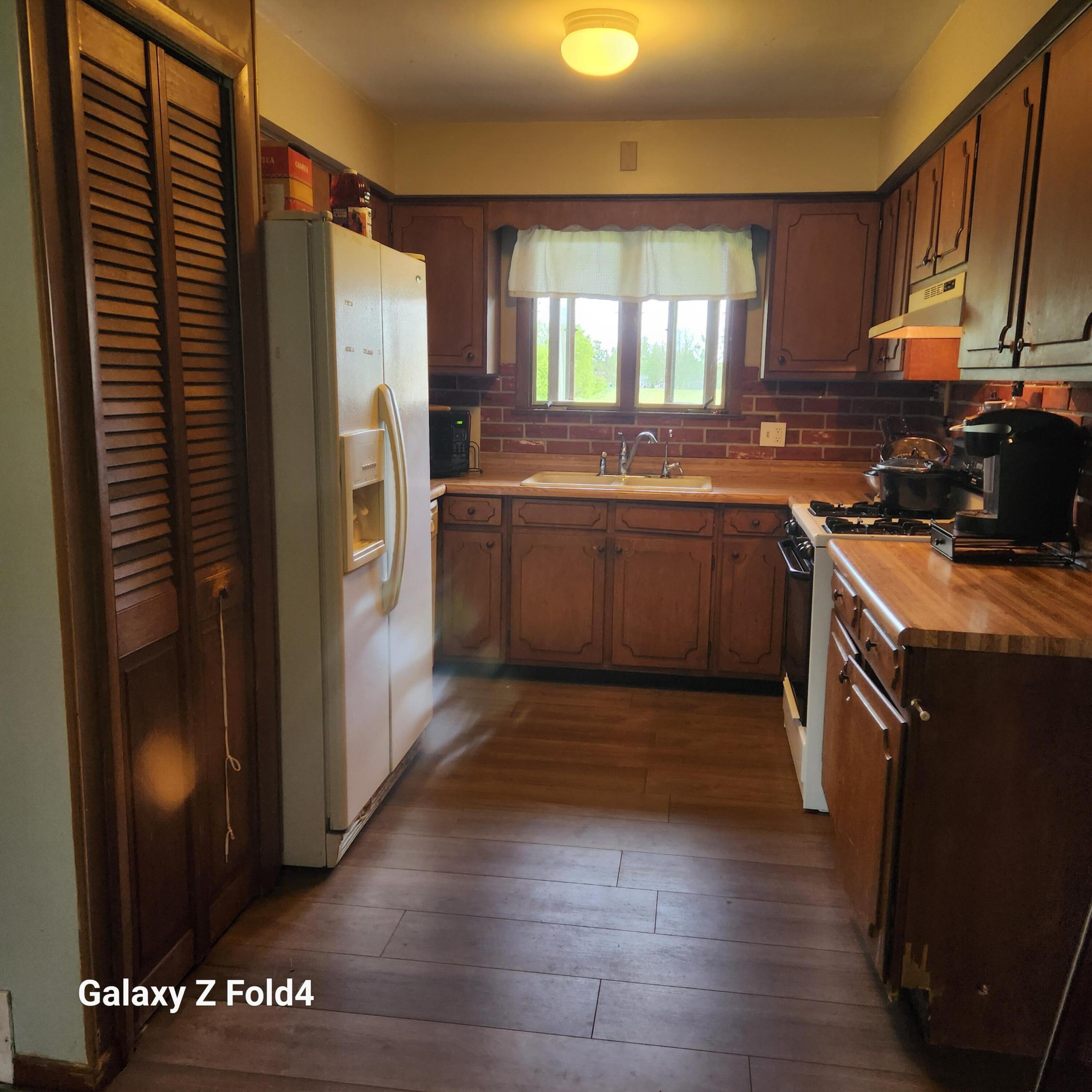 22900 Armada Center Road Armada, MI 48005 - Photo 5 of 27 kitchen opposite dining area