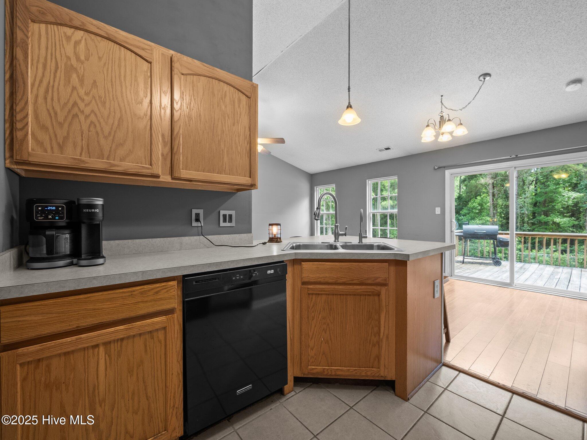 404 Silo Court Hubert, NC 28539 - Photo 12 of 38 39-web-or-mls-P7011769