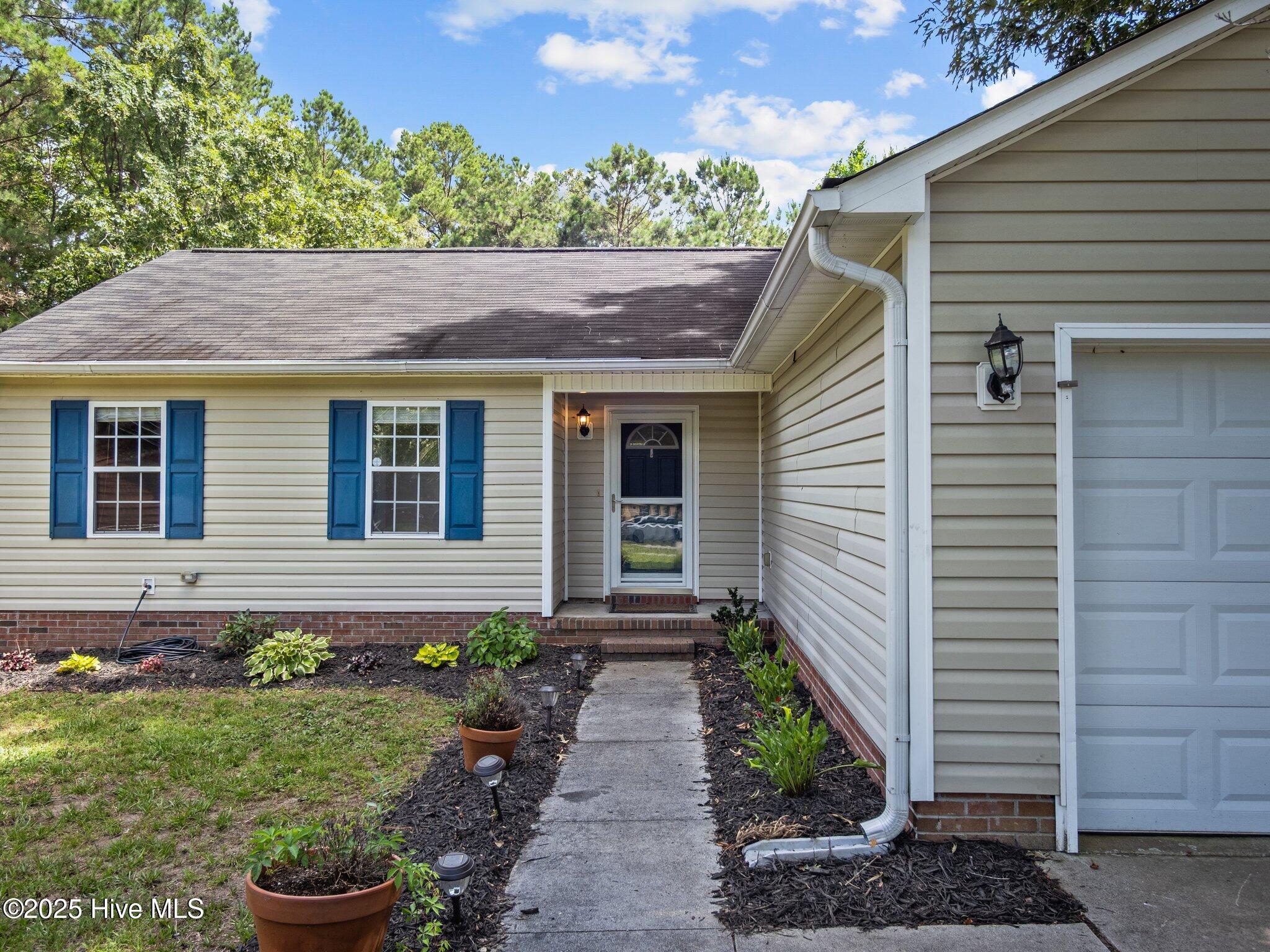 404 Silo Court Hubert, NC 28539 - Photo 3 of 38 48-web-or-mls-P7011928