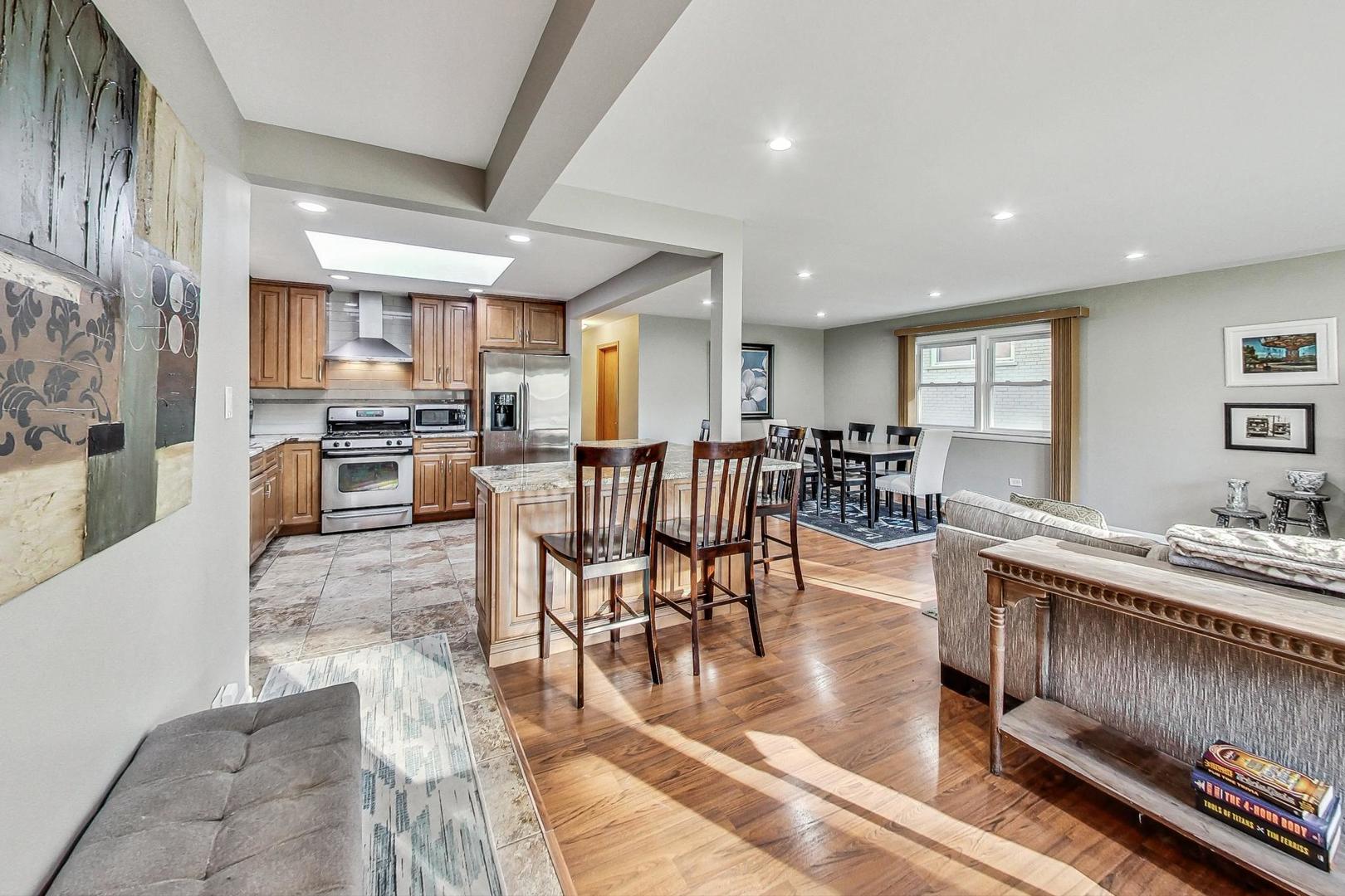 1317 Good Avenue Park Ridge, IL 60068 - Photo 3 of 25 Gallery Image 3