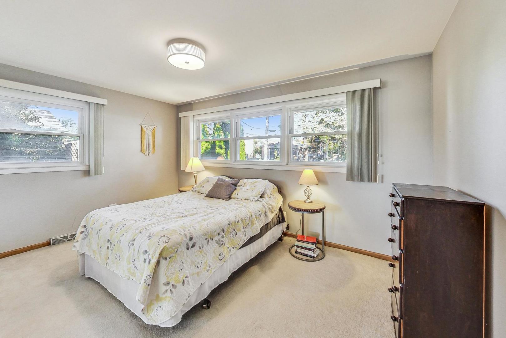 1317 Good Avenue Park Ridge, IL 60068 - Photo 10 of 25 Gallery Image 10