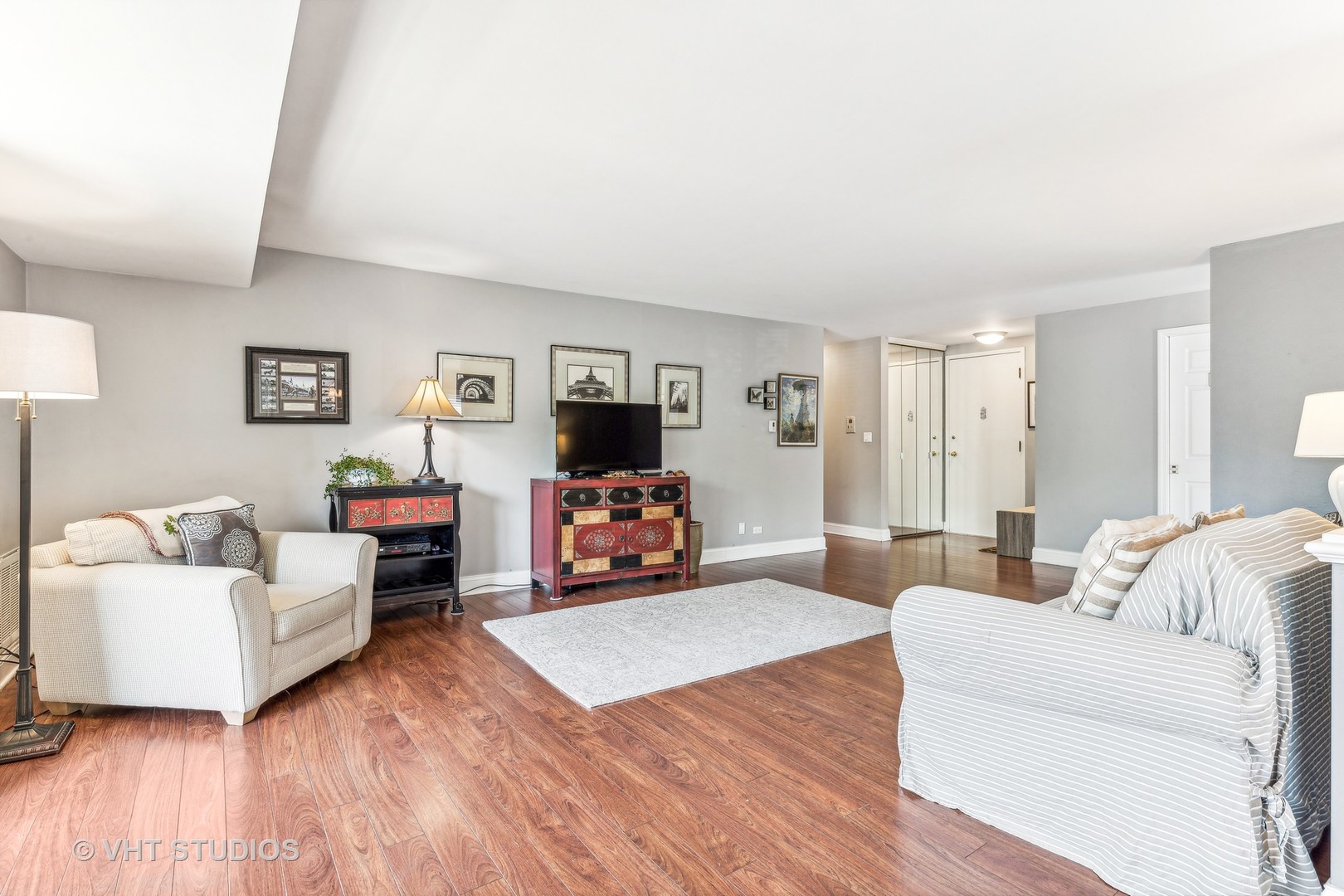 2400 West Talcott Road, Unit 121 Park Ridge, IL 60068 - Photo 3 of 10 a living room with furniture and a flat screen tv