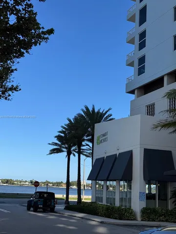 $2,275 | 1551 North Flagler Drive, Unit 1110, West Palm Beach, FL 33401