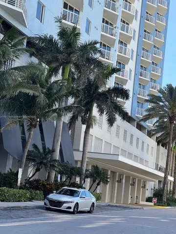 $2,275 | 1551 North Flagler Drive, Unit 1110, West Palm Beach, FL 33401