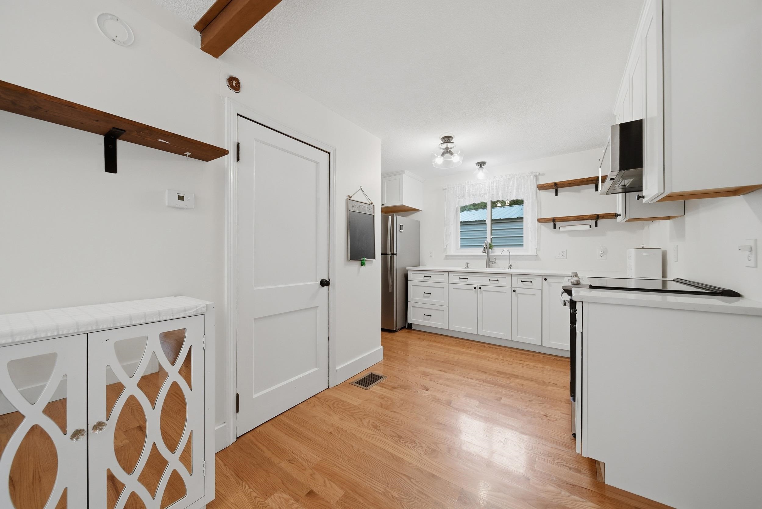 288 Island Pond Road Derry, NH 03038 - Photo 3 of 46