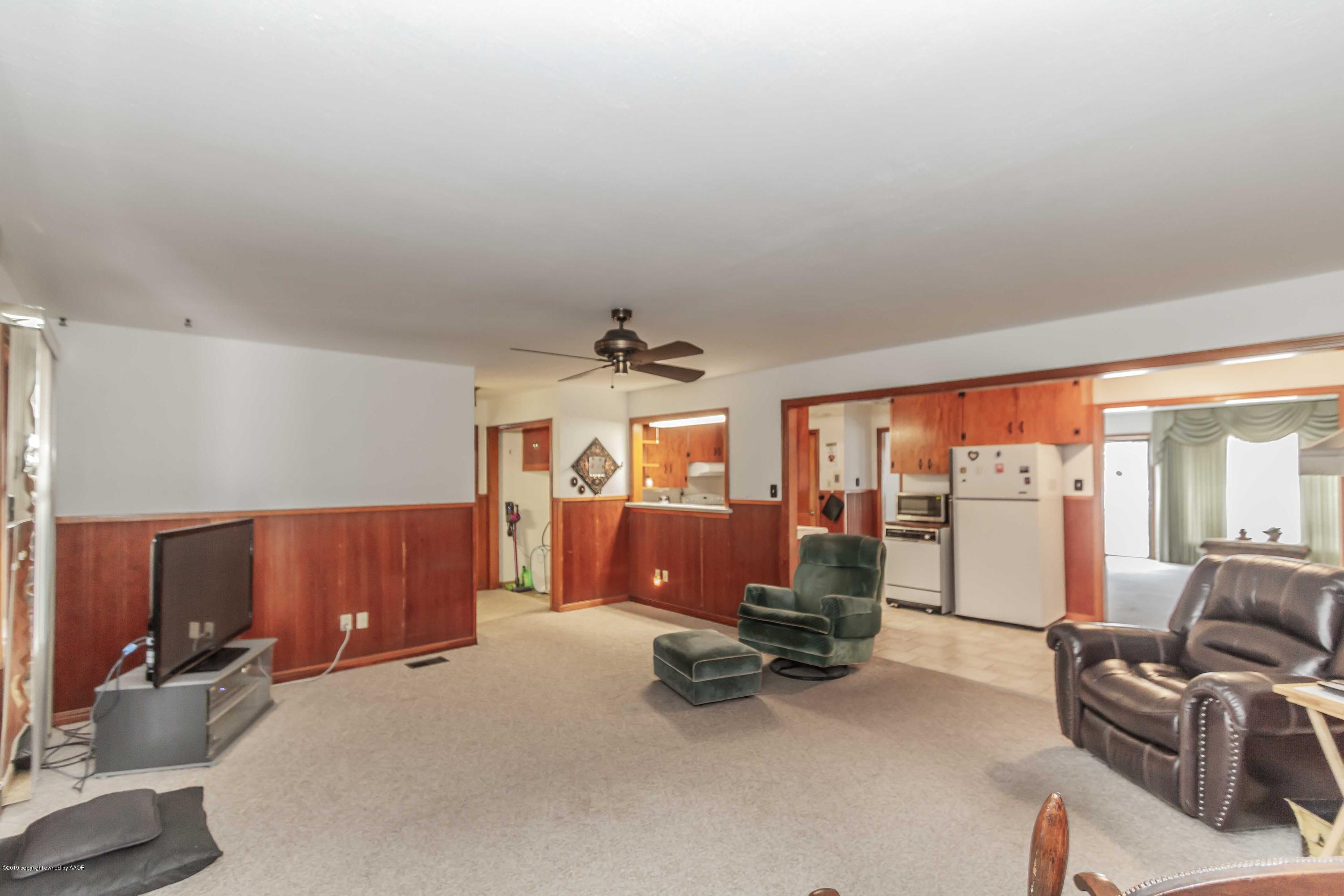 3613 Cline Road Amarillo, TX 79110 - Photo 2 of 36 a living room with furniture