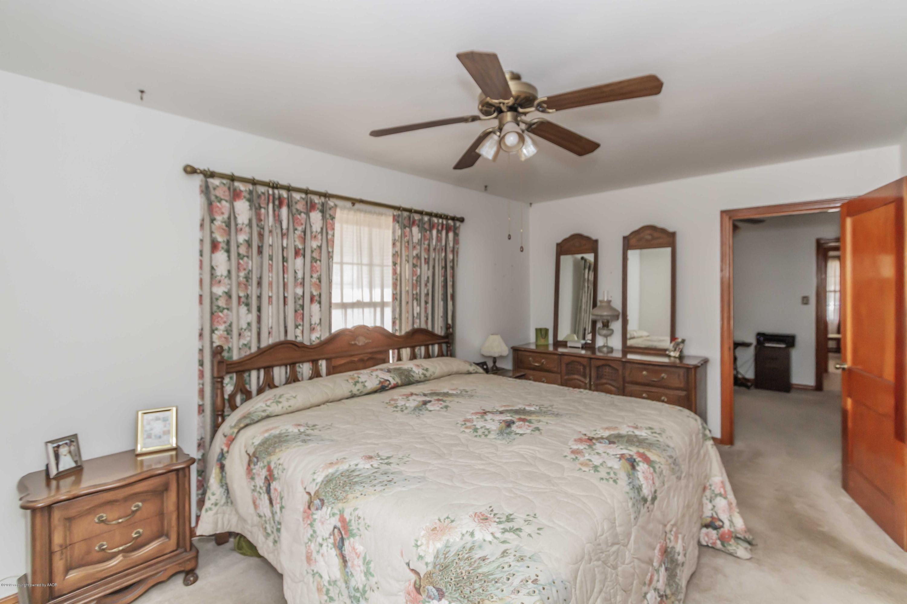 3613 Cline Road Amarillo, TX 79110 - Photo 20 of 36 a bedroom with a bed and ceiling fan