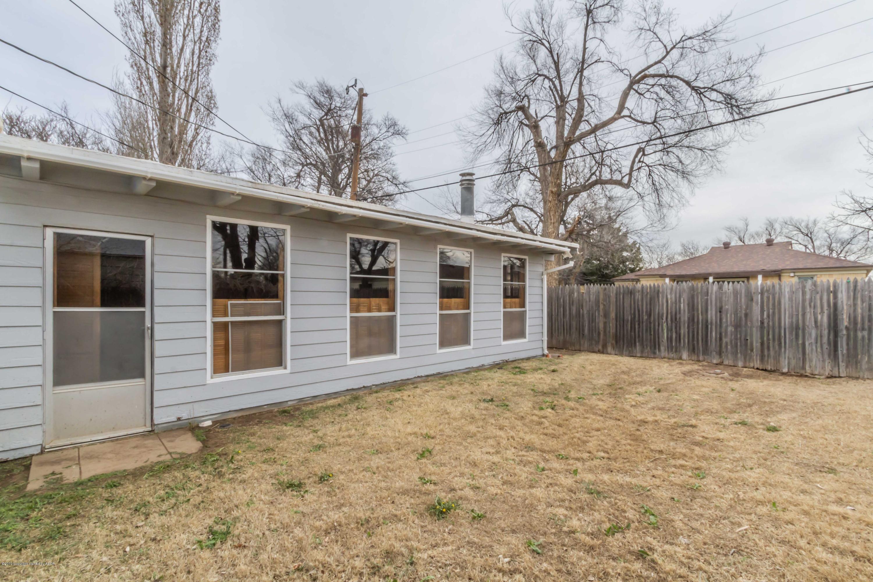 3613 Cline Road Amarillo, TX 79110 - Photo 36 of 36 a backyard of a house