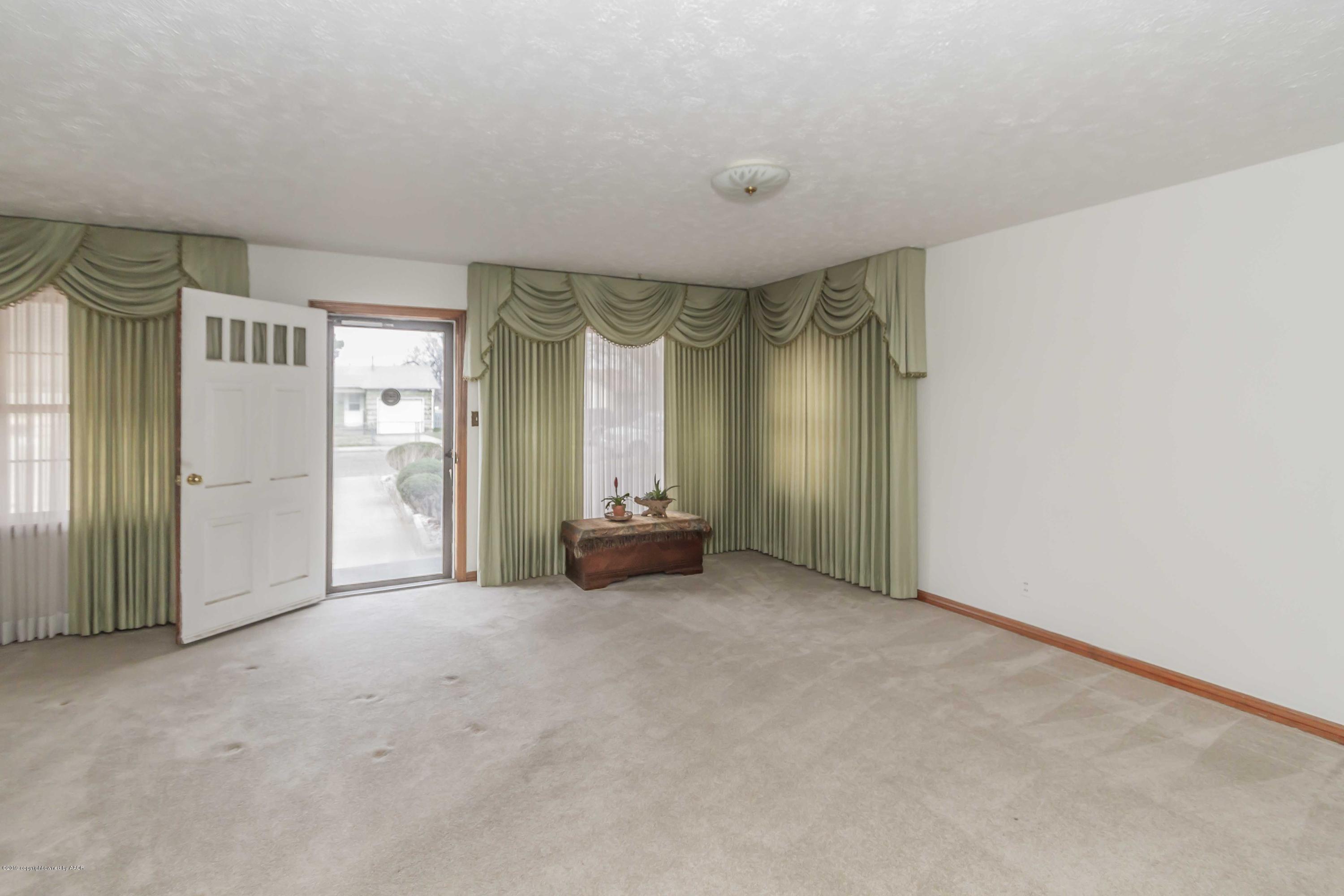 3613 Cline Road Amarillo, TX 79110 - Photo 6 of 36 an empty room with windows