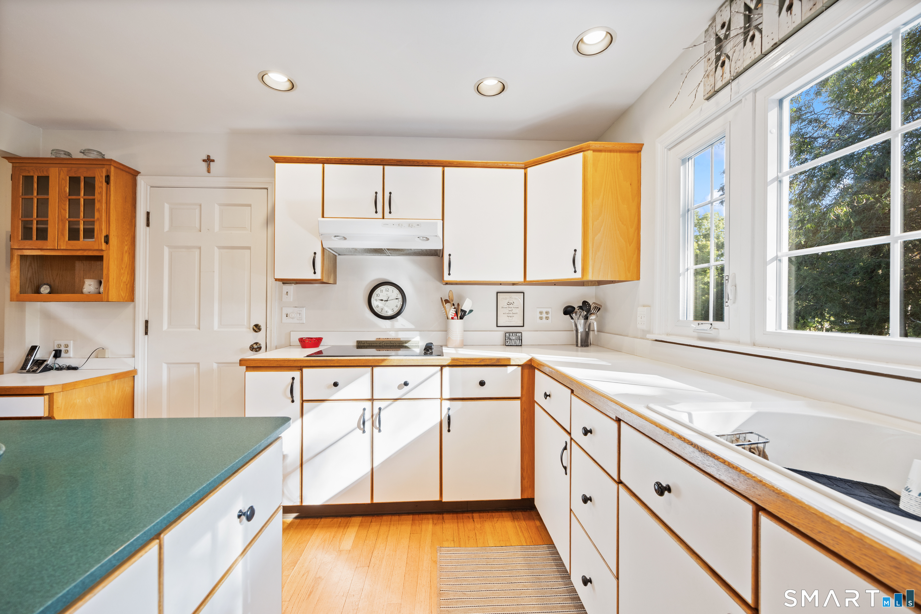98 Merwin Circle Cheshire, CT 06410 - Photo 4 of 40 Kitchen