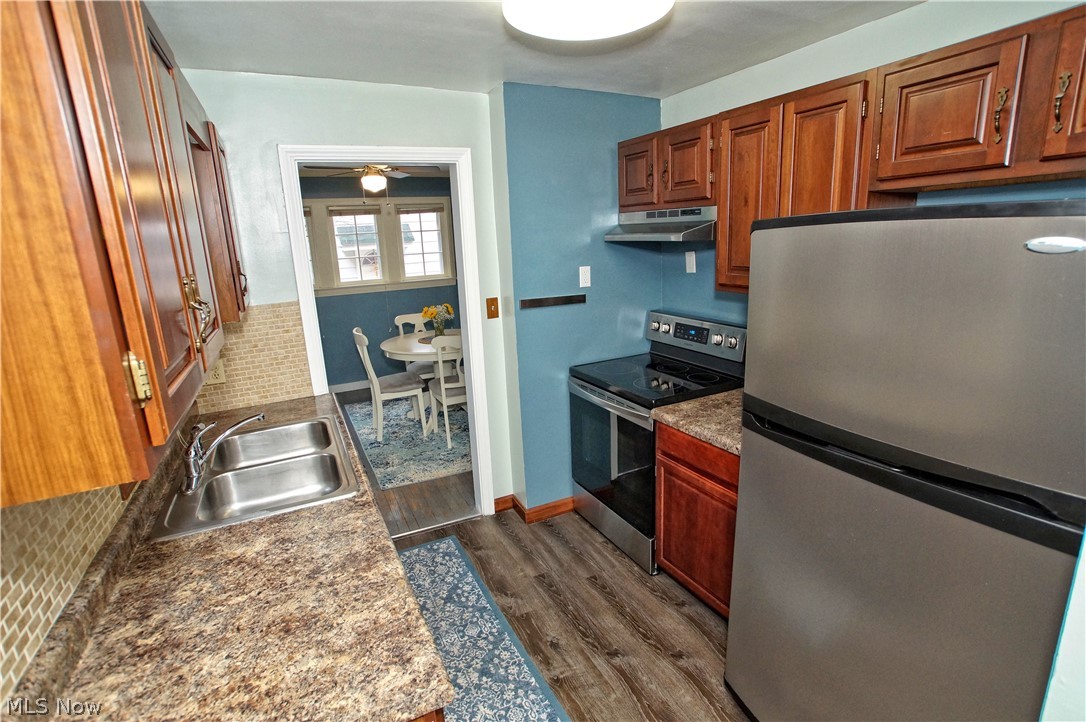 1073 Avondale Road Cleveland, OH 44121 - Photo 14 of 35