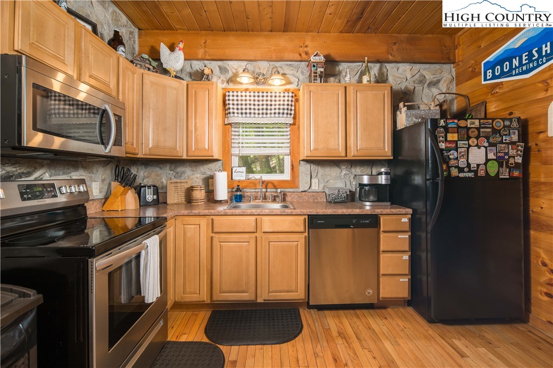 127 Gilliam Road Banner Elk, NC 28604 - Photo 7 of 28 Gallery Image 7