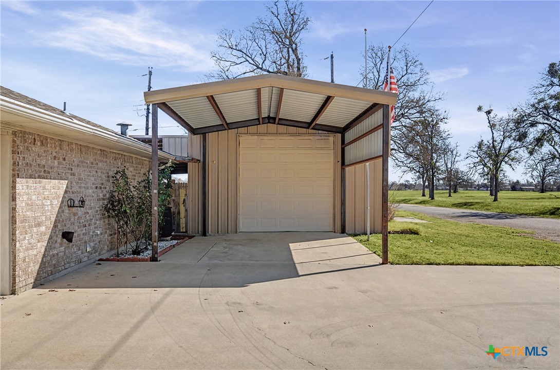 1601 Sunset Circle Cameron, TX 76520 - Photo 5 of 40 a view of a house with a street