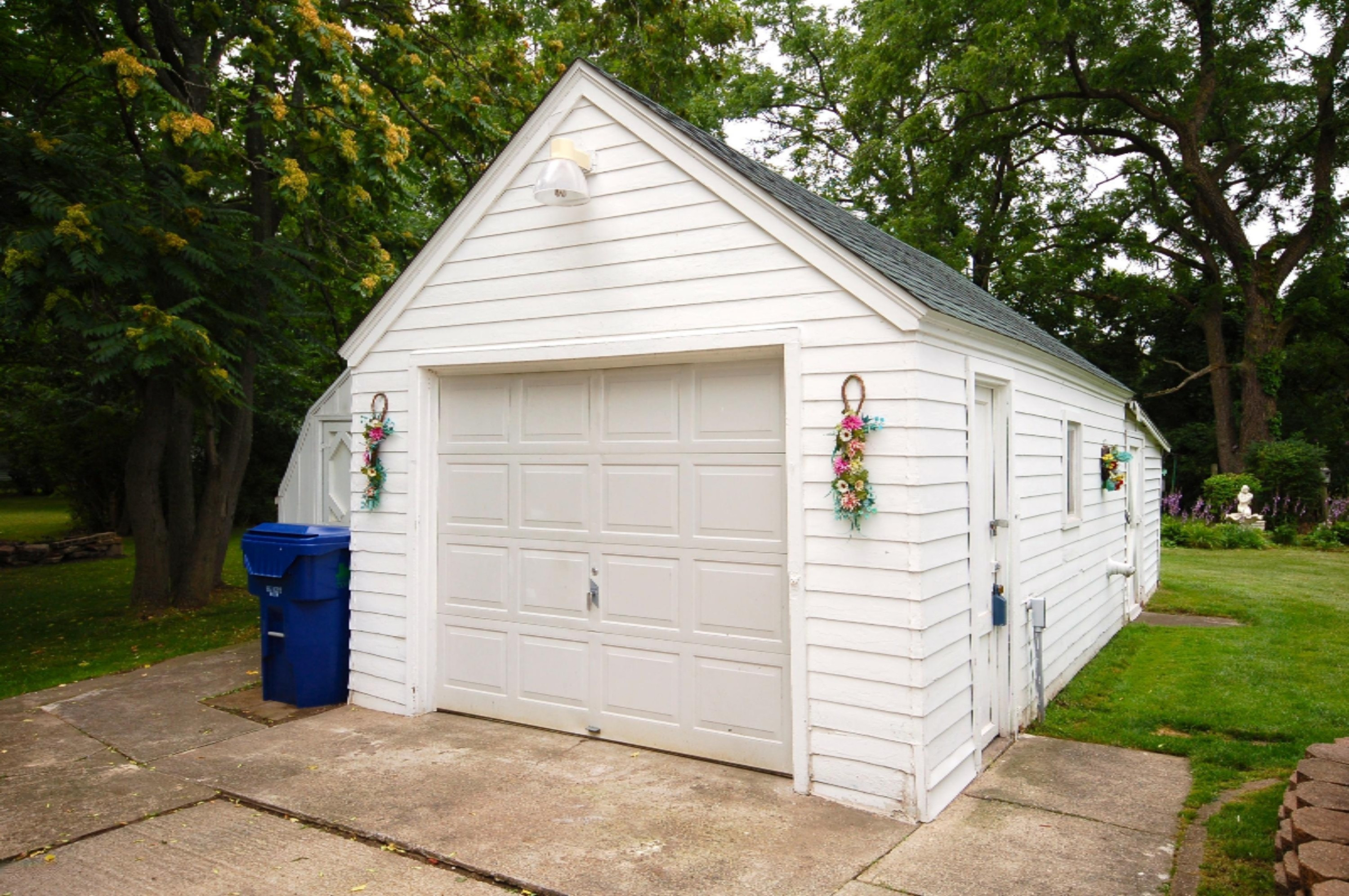 1368 Pipestone Road Benton Harbor, MI 49022 - Photo 3 of 21 1368_PipestoneRd_04
