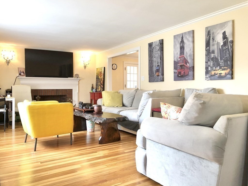 85 Alba Road Wellesley, MA 02481 - Photo 3 of 13