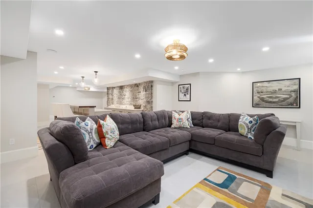 $20,000 | 7 Red Cross Avenue, Newport, RI 02840