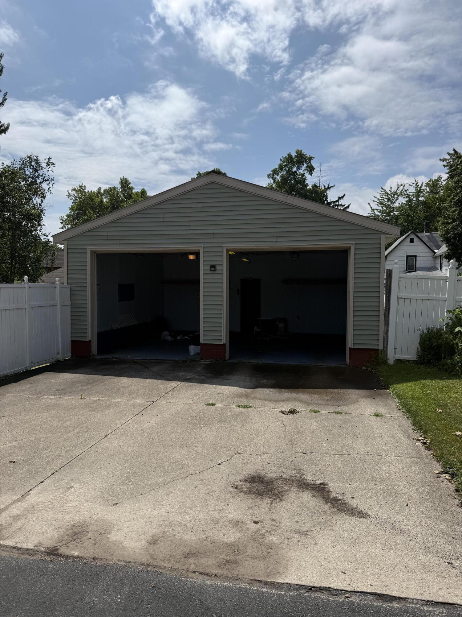 645 State Street Adrian, MI 49221 - Photo 29 of 30 IMG_5547