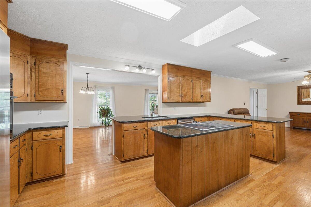 218 North Branch Road Bedford, VA 24523 - Photo 9 of 58 Kitchen
