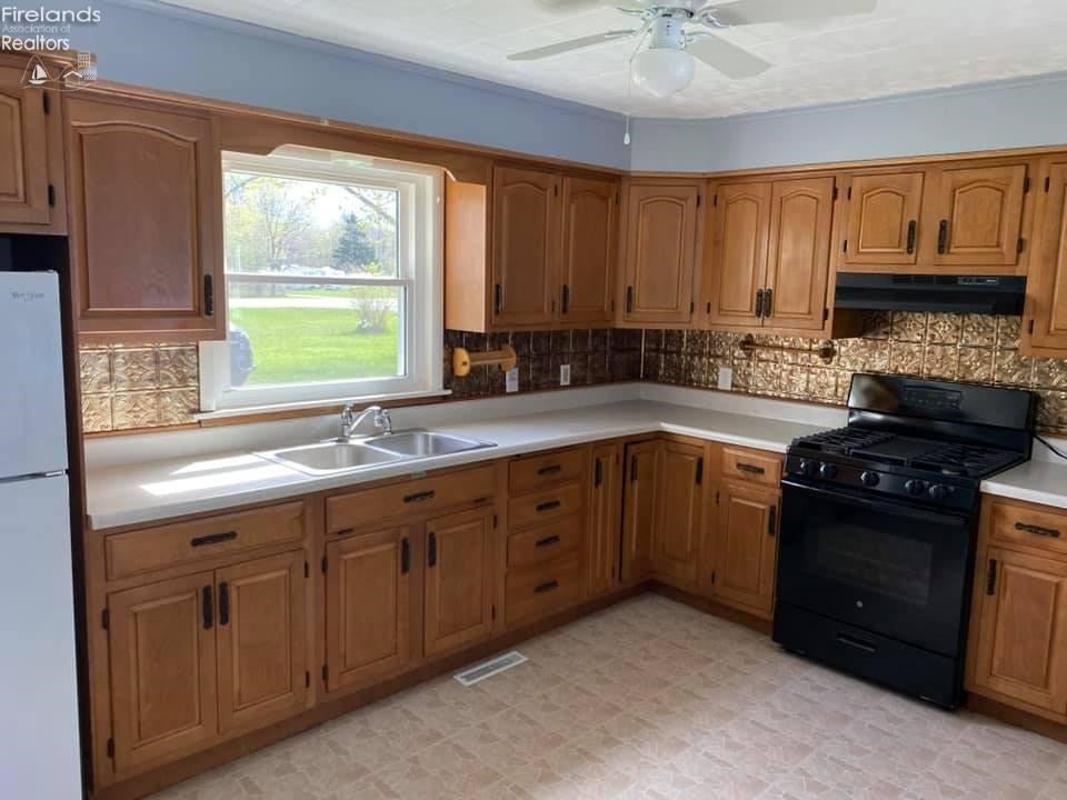 3553 West Harbor Road Port Clinton, OH 43452 - Photo 8 of 19 Gallery Image 8
