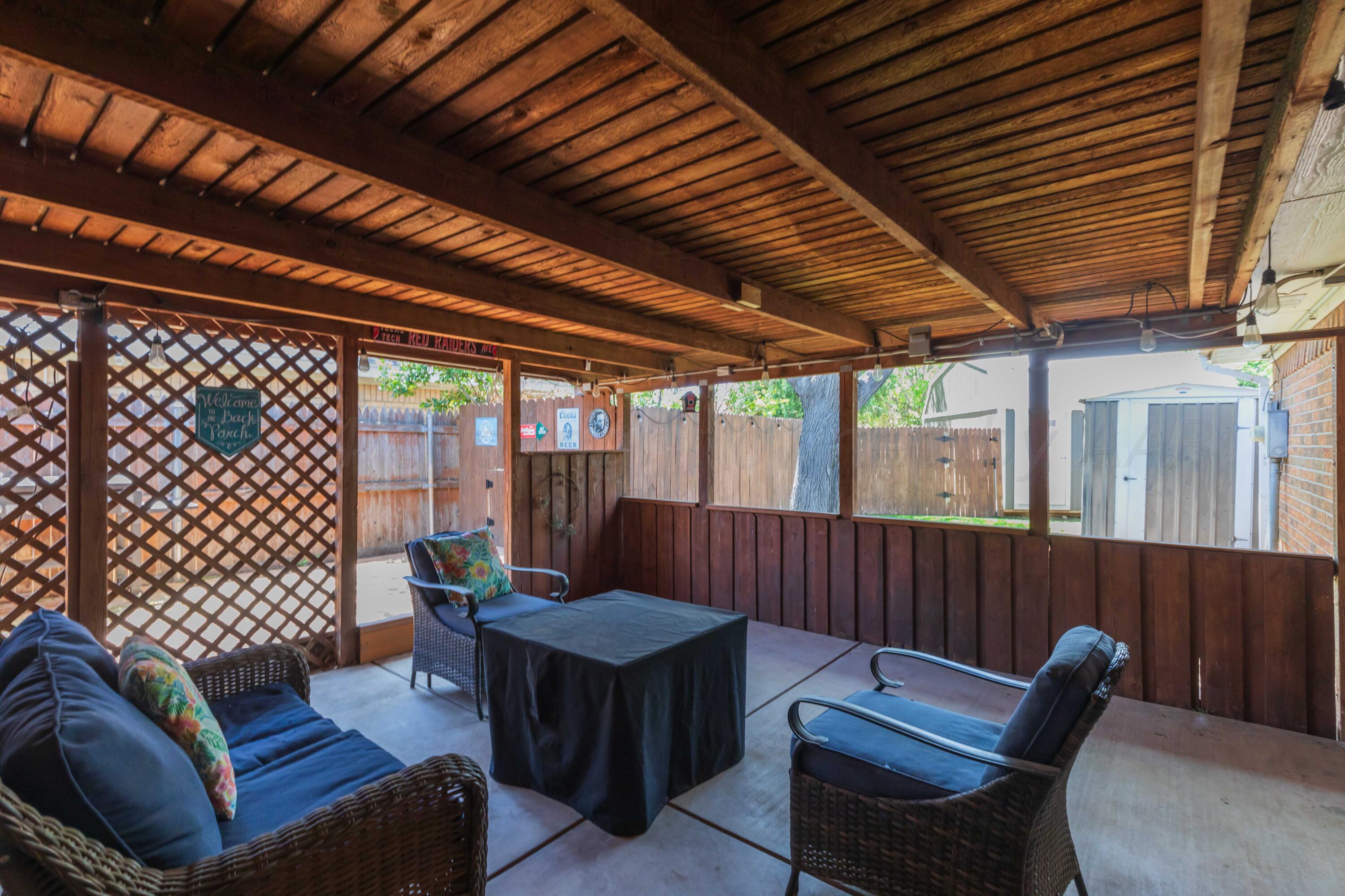 5804 Oakman Drive Amarillo, TX 79109 - Photo 22 of 48 a outdoor living space with furniture
