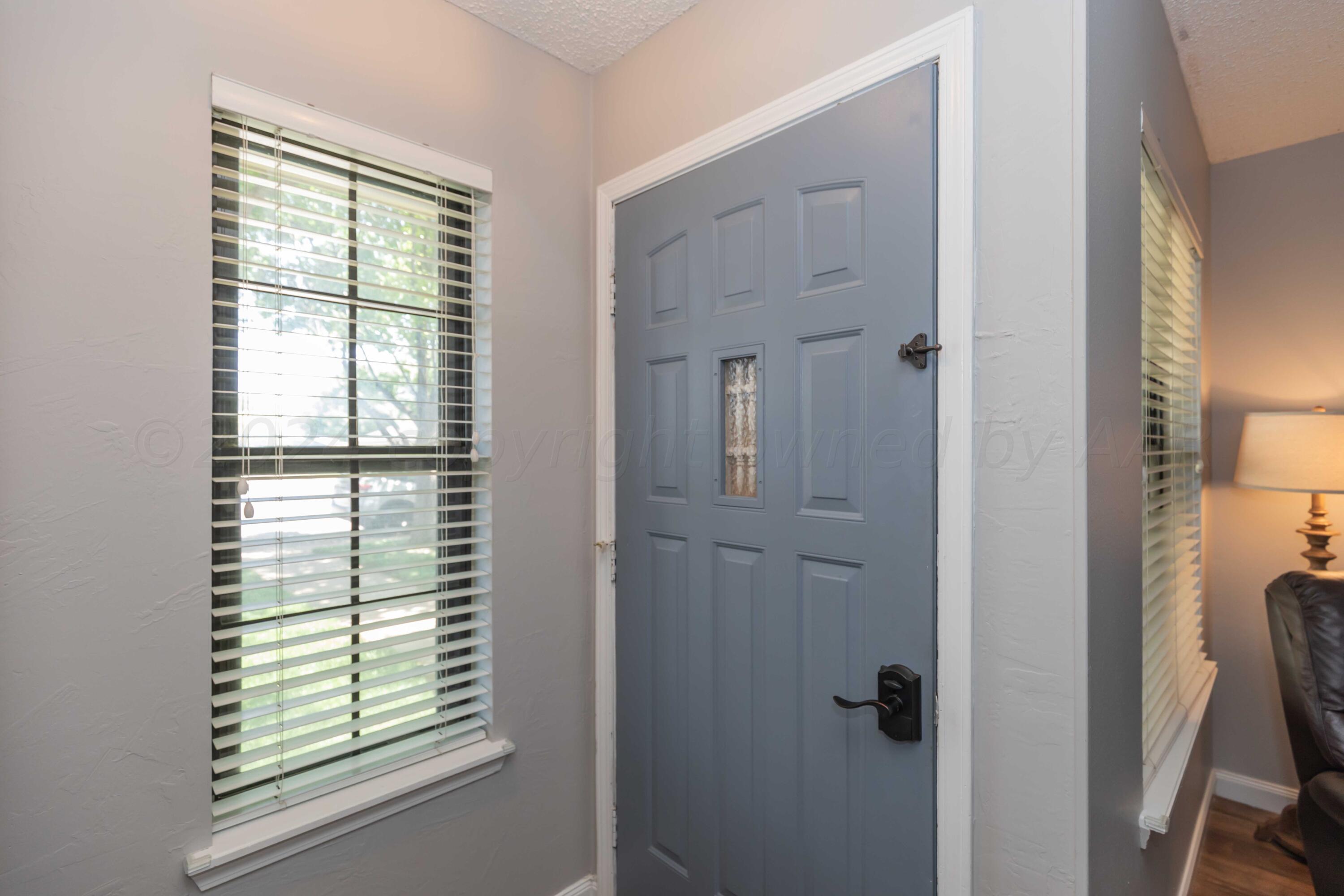 5804 Oakman Drive Amarillo, TX 79109 - Photo 4 of 48 a bathroom with a window