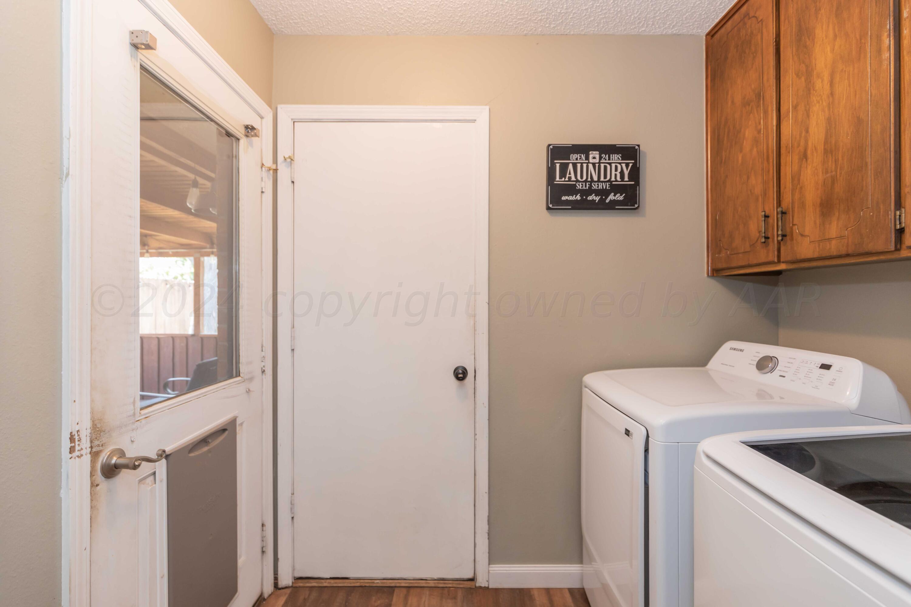 5804 Oakman Drive Amarillo, TX 79109 - Photo 44 of 48 a utility room with dryer and washer
